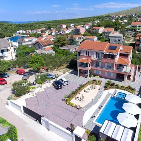 Grebastica/sibenik Riviera 7036 Apartment *