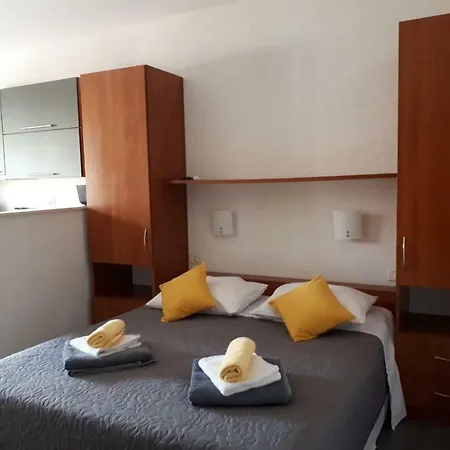 - Sibenik Riviera 7036 Apartment Grebastica